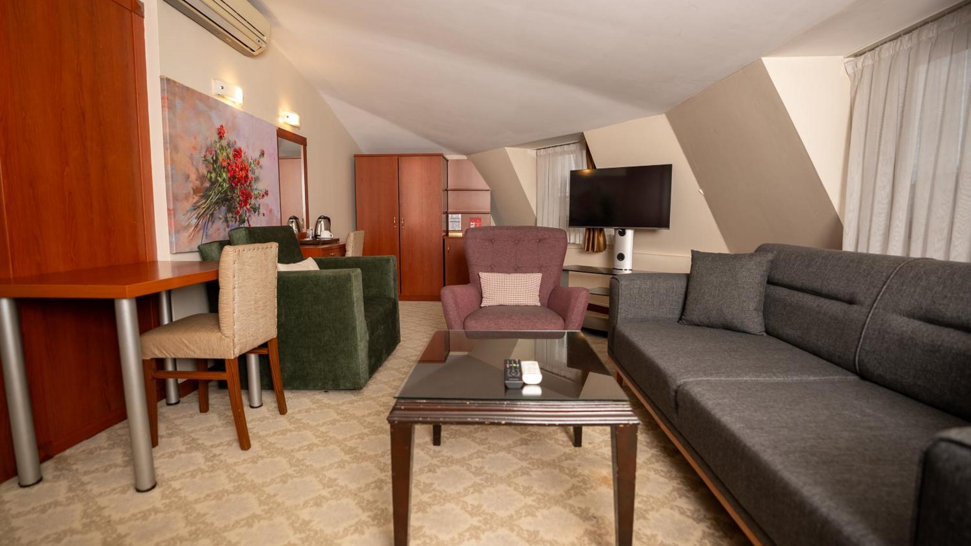 Golden Siyav Otel 3*